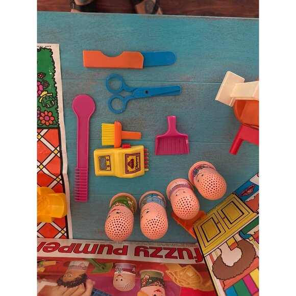 Vintage 1977 Play-Doh Fuzzy Pumper Barber Shop w/ Accessories & Original Box - Picture 4 of 10
